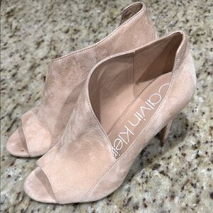 Calvin Klein Nastassia Peep-Toe Shooties Suede Tan Heels